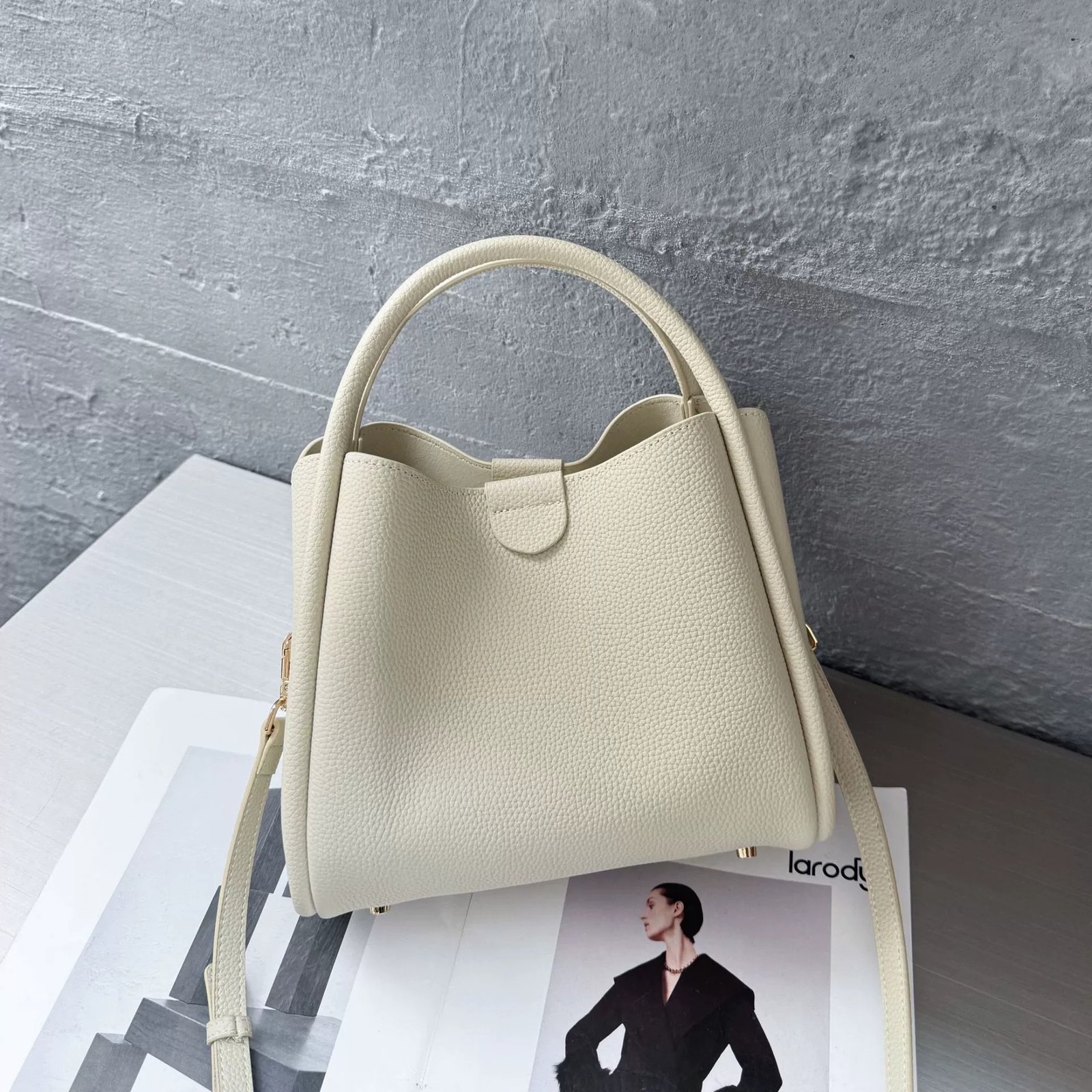New Genuine Leather Women's Bag, Basket-style Bag, High-end Feel, Large-capacity Tote, Shoulder And Crossbody Bag - Image 5